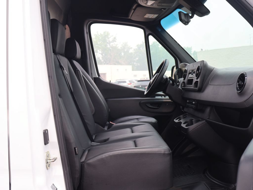 Used 2024 Mercedes-Benz eSprinter 170 Cargo image 24