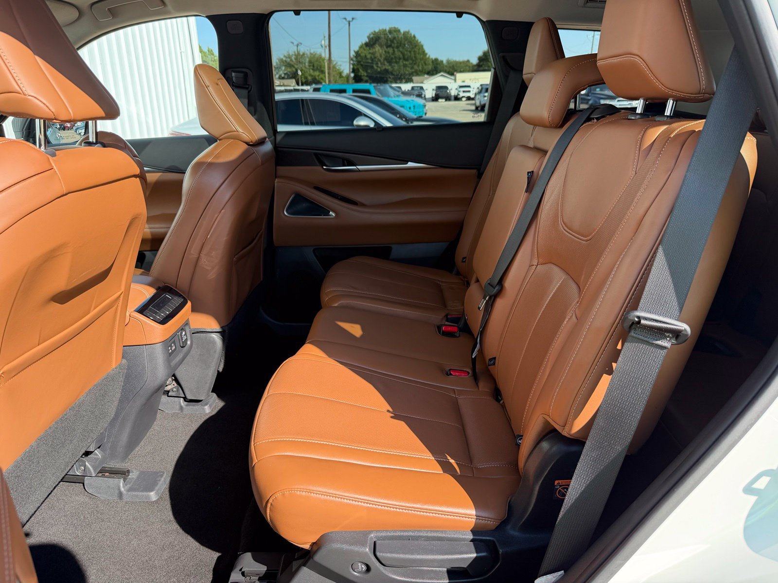 Used 2023 INFINITI QX60 Sensory AWD/4WD image 31