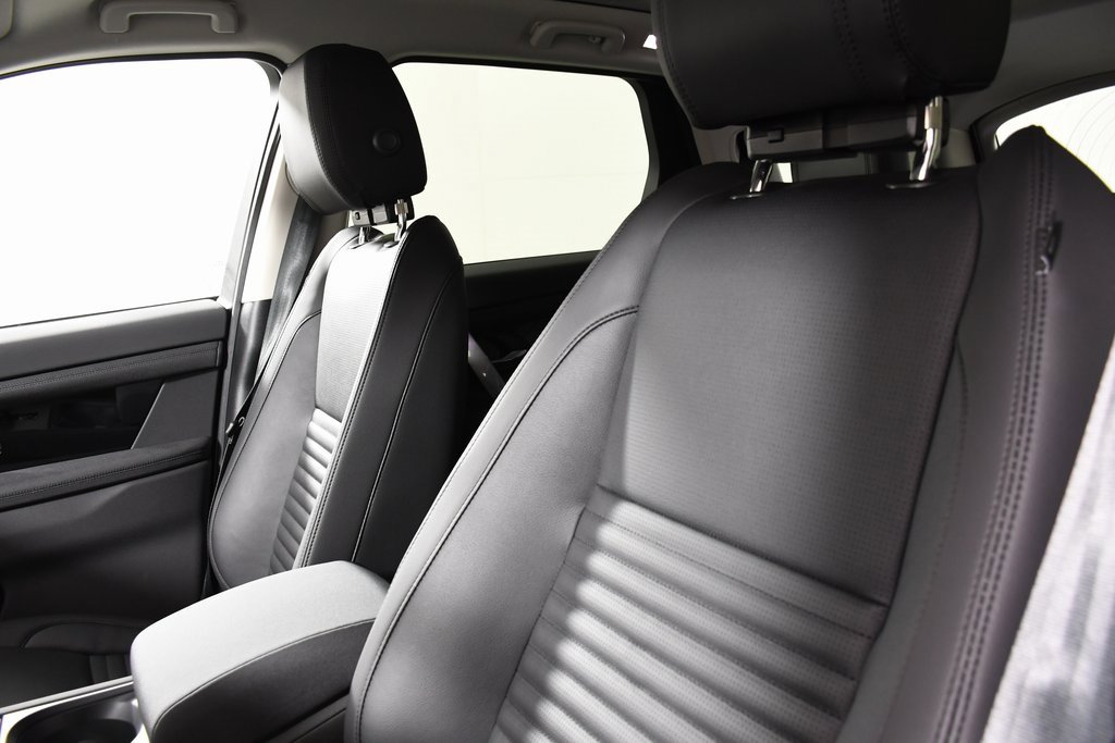 Used 2025 Land Rover Discovery Sport S image 17