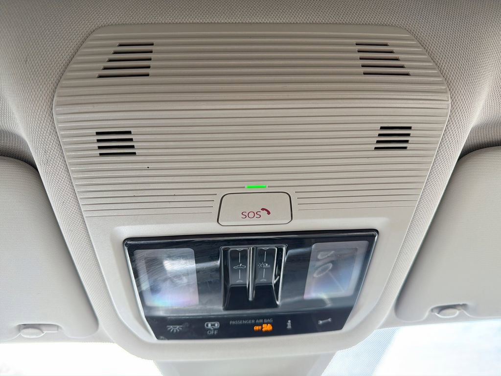 Used 2025 Volkswagen Atlas SE image 24