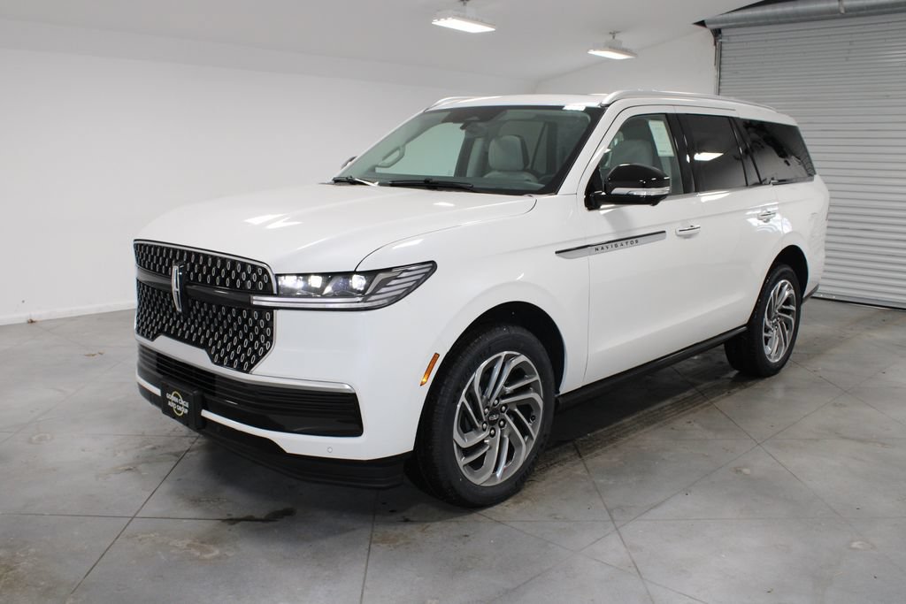 New 2026 Lincoln Navigator Reserve AWD/4WD image 3