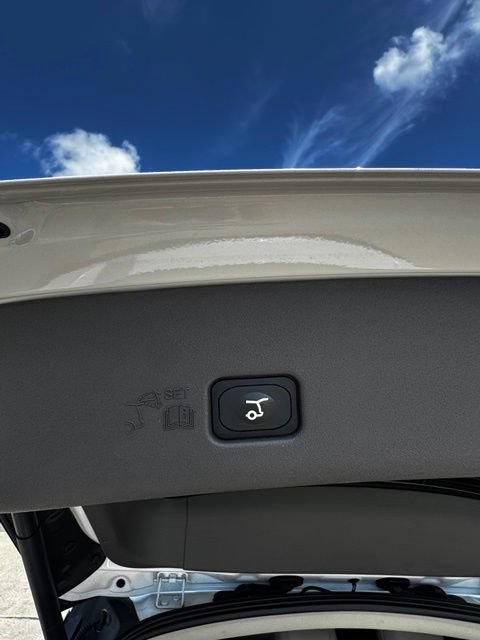 Used 2025 Lincoln Nautilus Premier AWD/4WD image 12