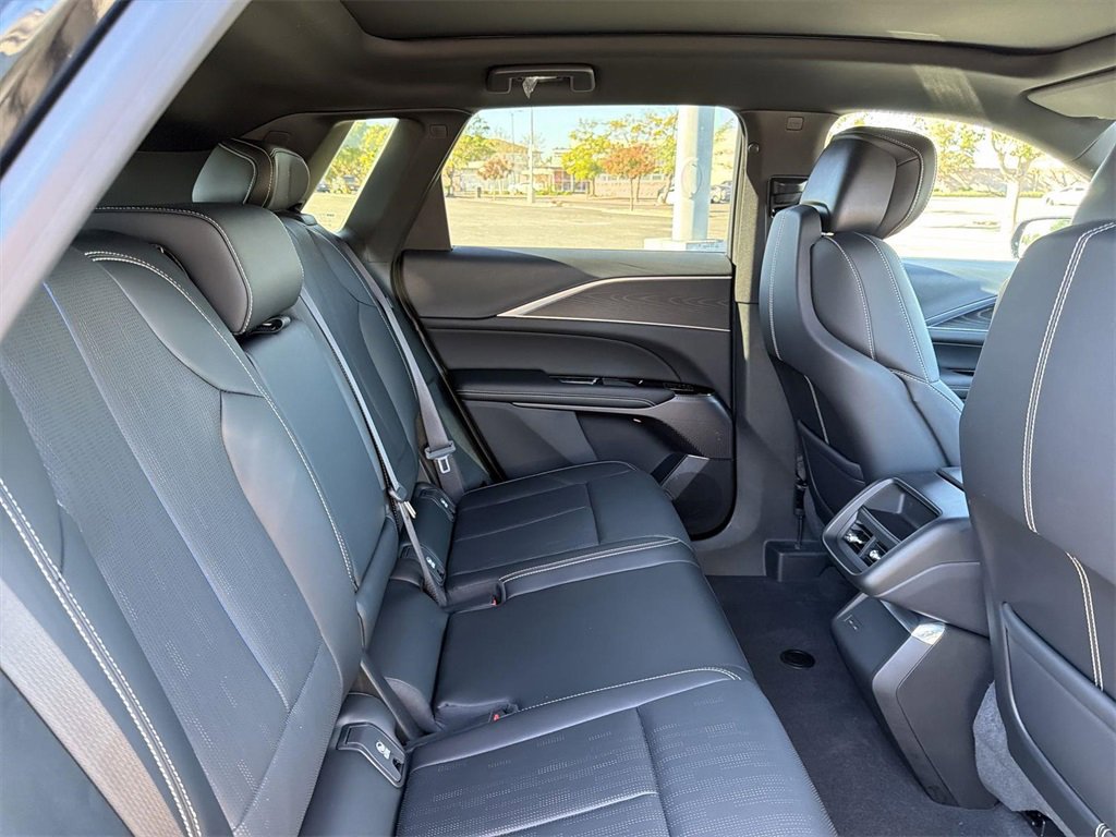 Used 2025 Cadillac Lyriq Luxury image 30