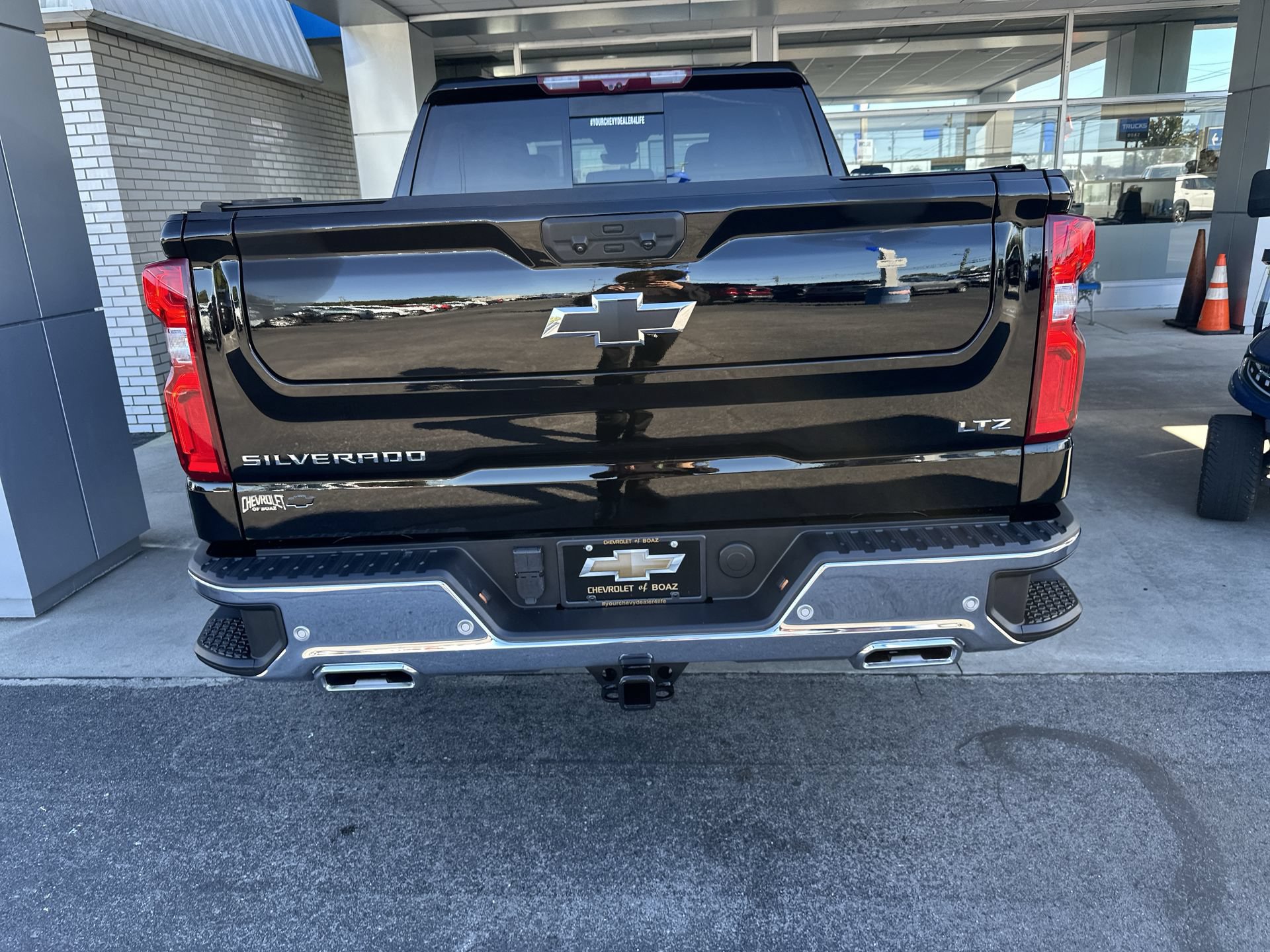 Certified 2025 Chevrolet Silverado 1500 LTZ AWD/4WD image 38
