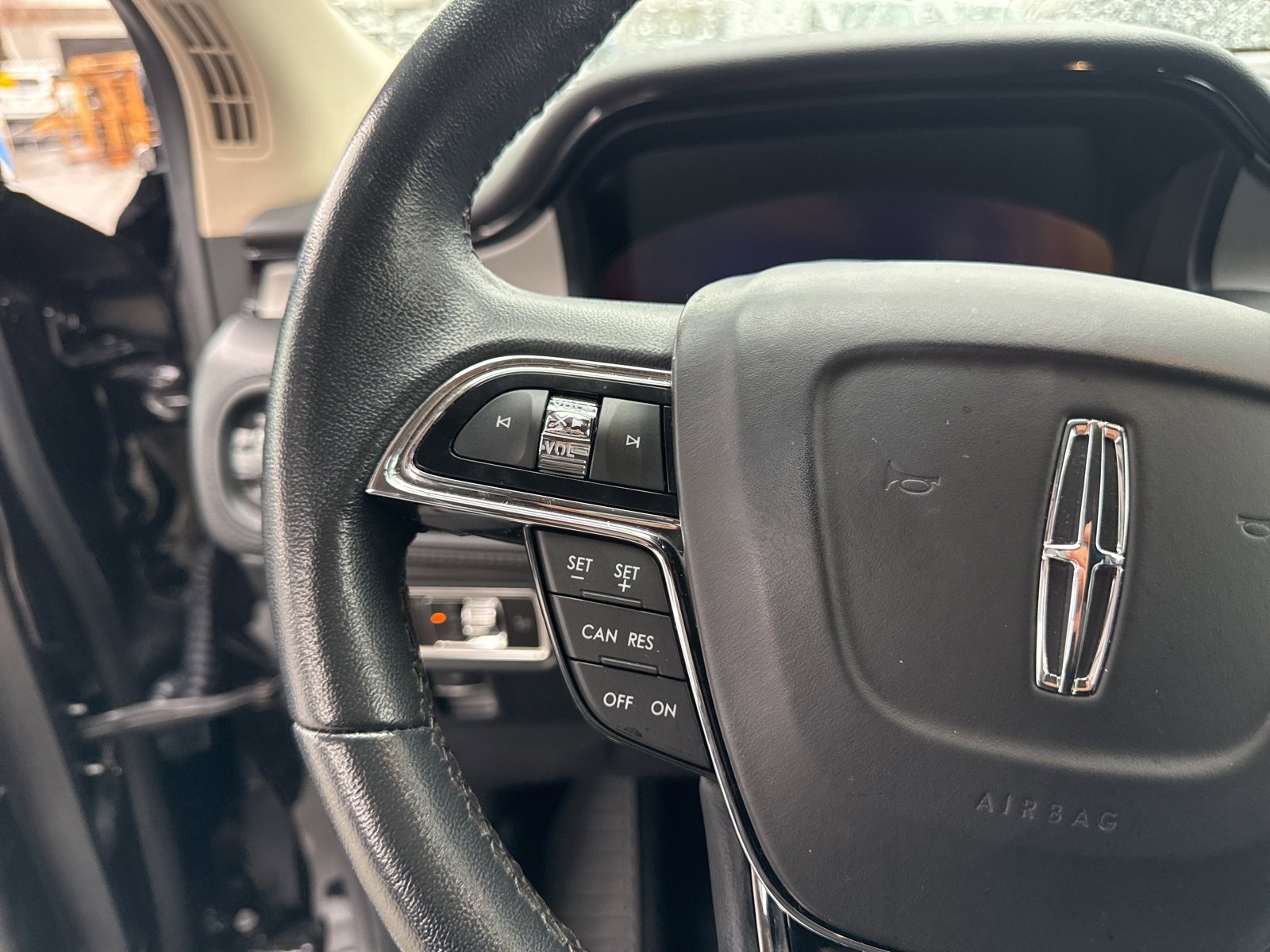 Used 2023 Lincoln Nautilus FWD w/ Premium Package image 14