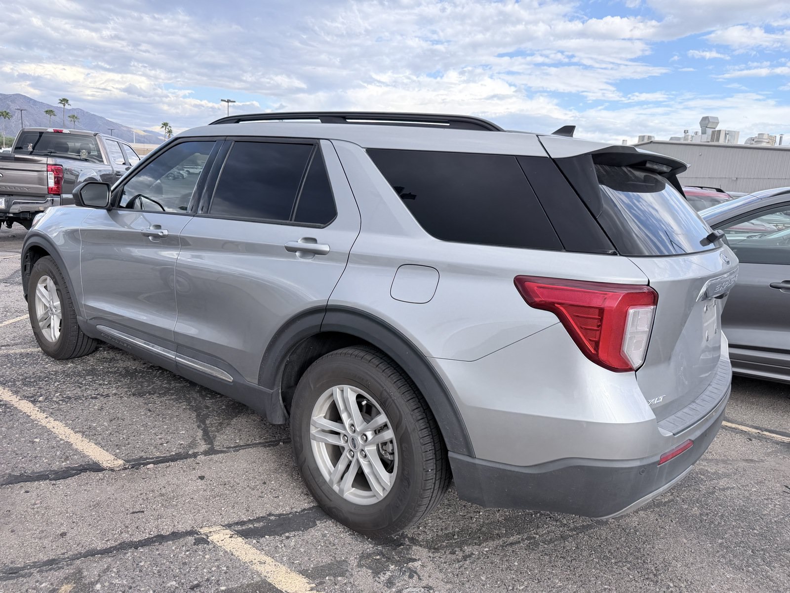 Used 2023 Ford Explorer XLT w/ Equipment Group 202A RWD image 4