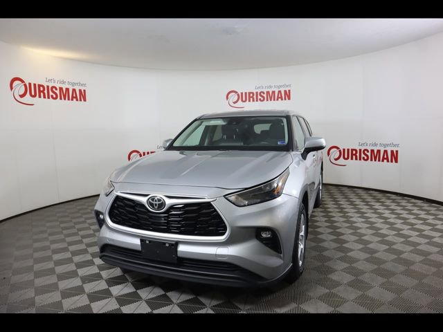 Used 2024 Toyota Highlander LE image 1