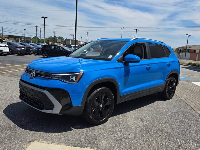 New 2026 Volkswagen Taos SE FWD image 3