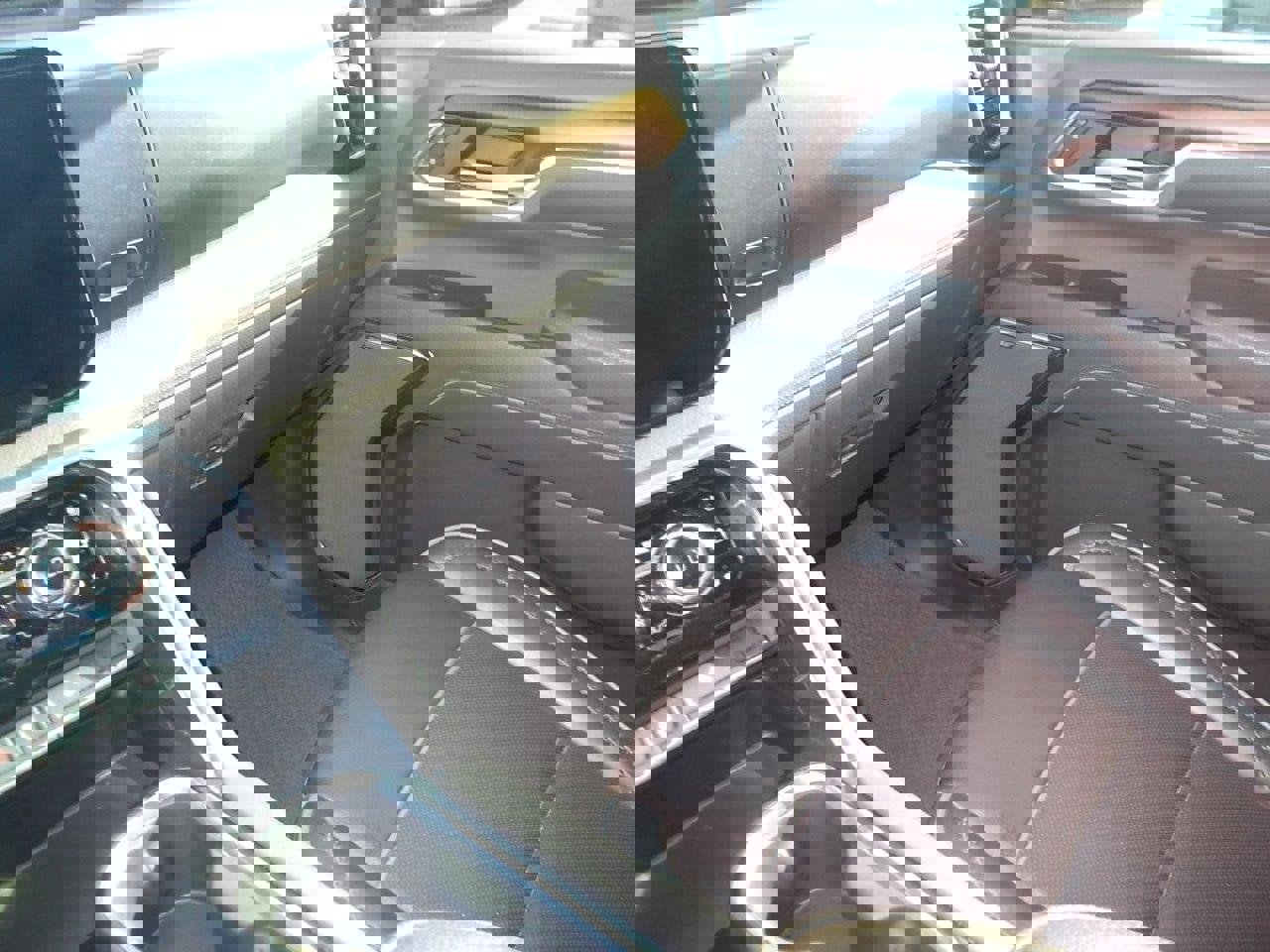 Used 2024 GMC Sierra 2500 Denali w/ Denali Reserve Package image 11