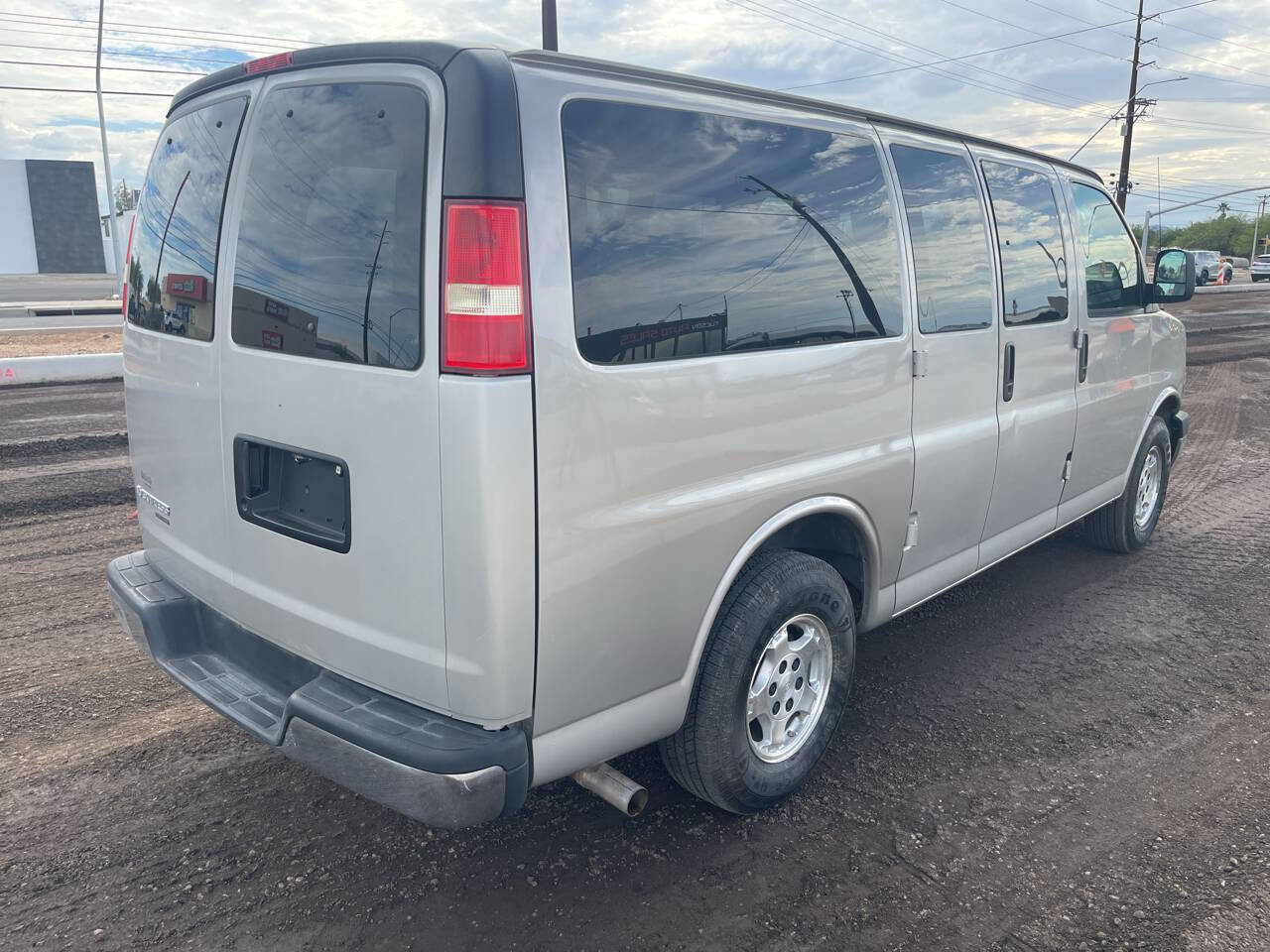 Used 2008 Chevrolet Express 1500 Passenger w/ LT Preferred Equipment Group image 12