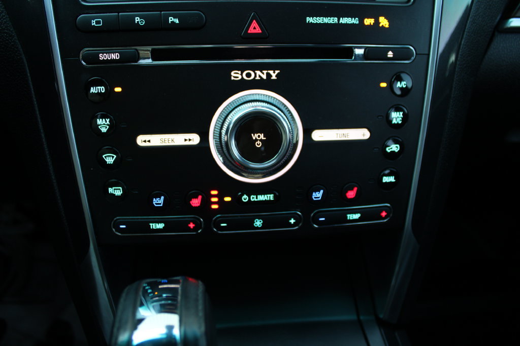 Used 2016 Ford Explorer Limited w/ Equipment Group 301A FWD image 19