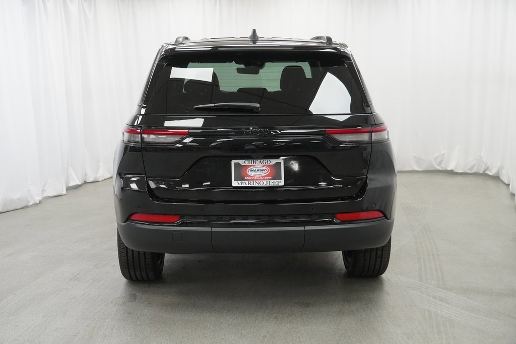 New 2025 Jeep Grand Cherokee Laredo image 10