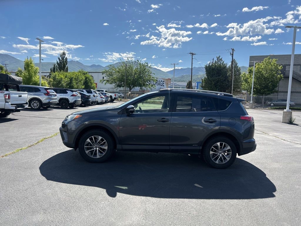Used 2018 Toyota RAV4 XLE w/ Convenience Package AWD/4WD image 8