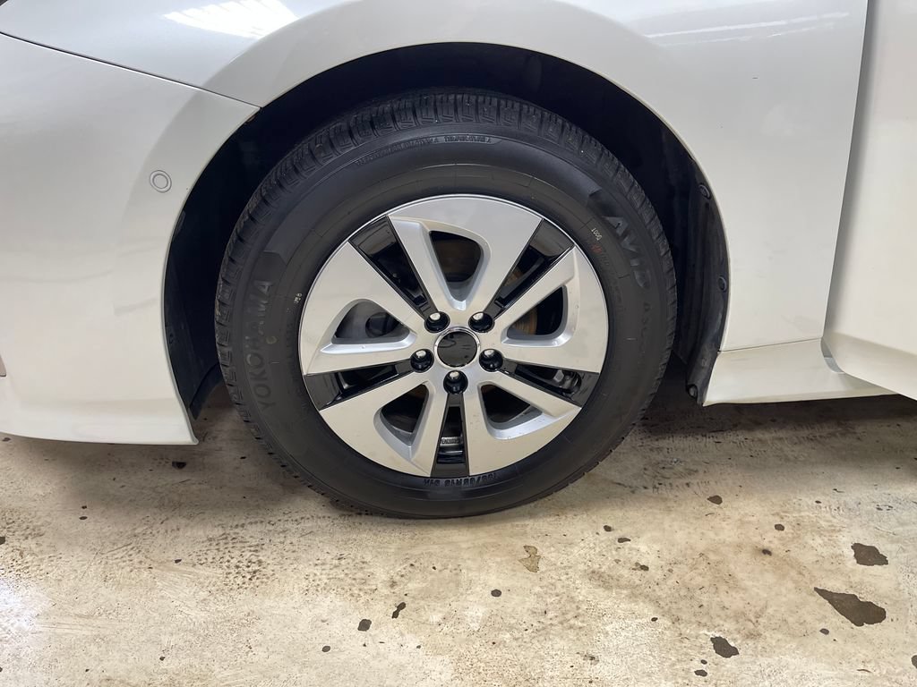 Certified 2019 Toyota Prius XLE w/ Advanced Technology Package AWD/4WD image 8
