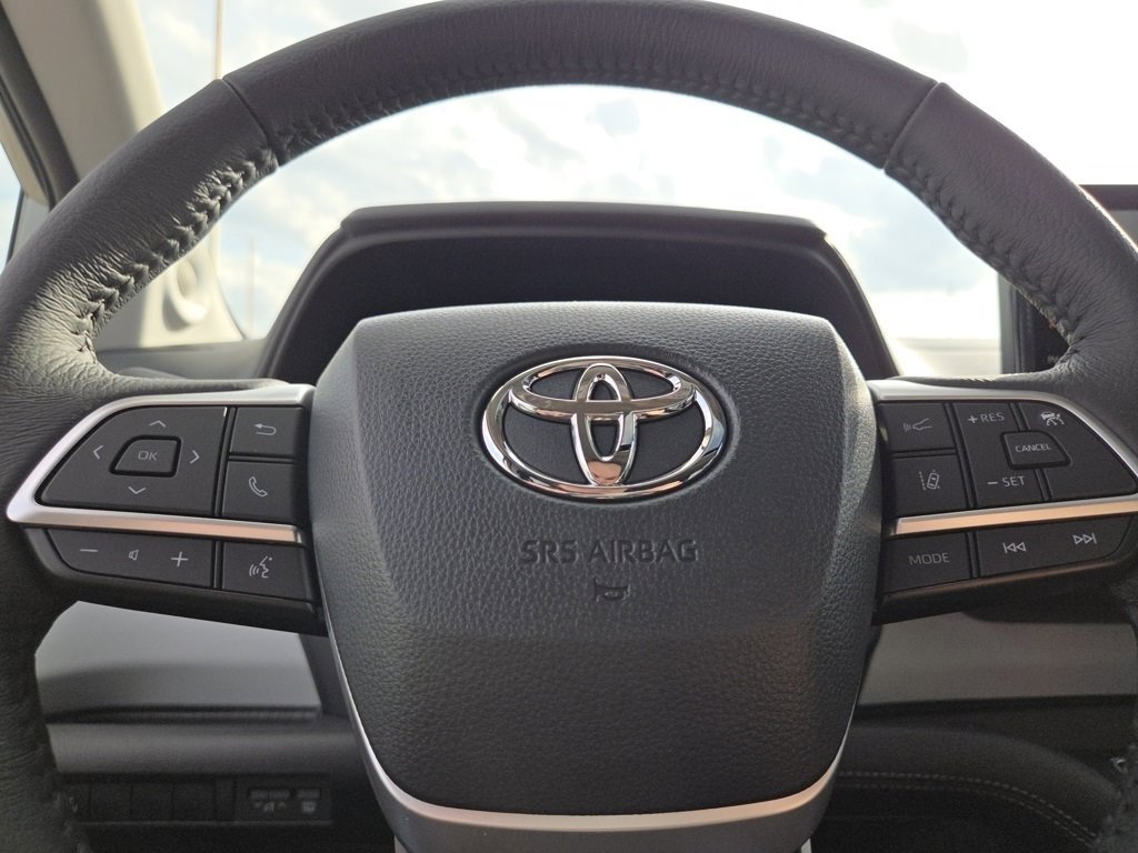 New 2026 Toyota Sienna XLE image 31