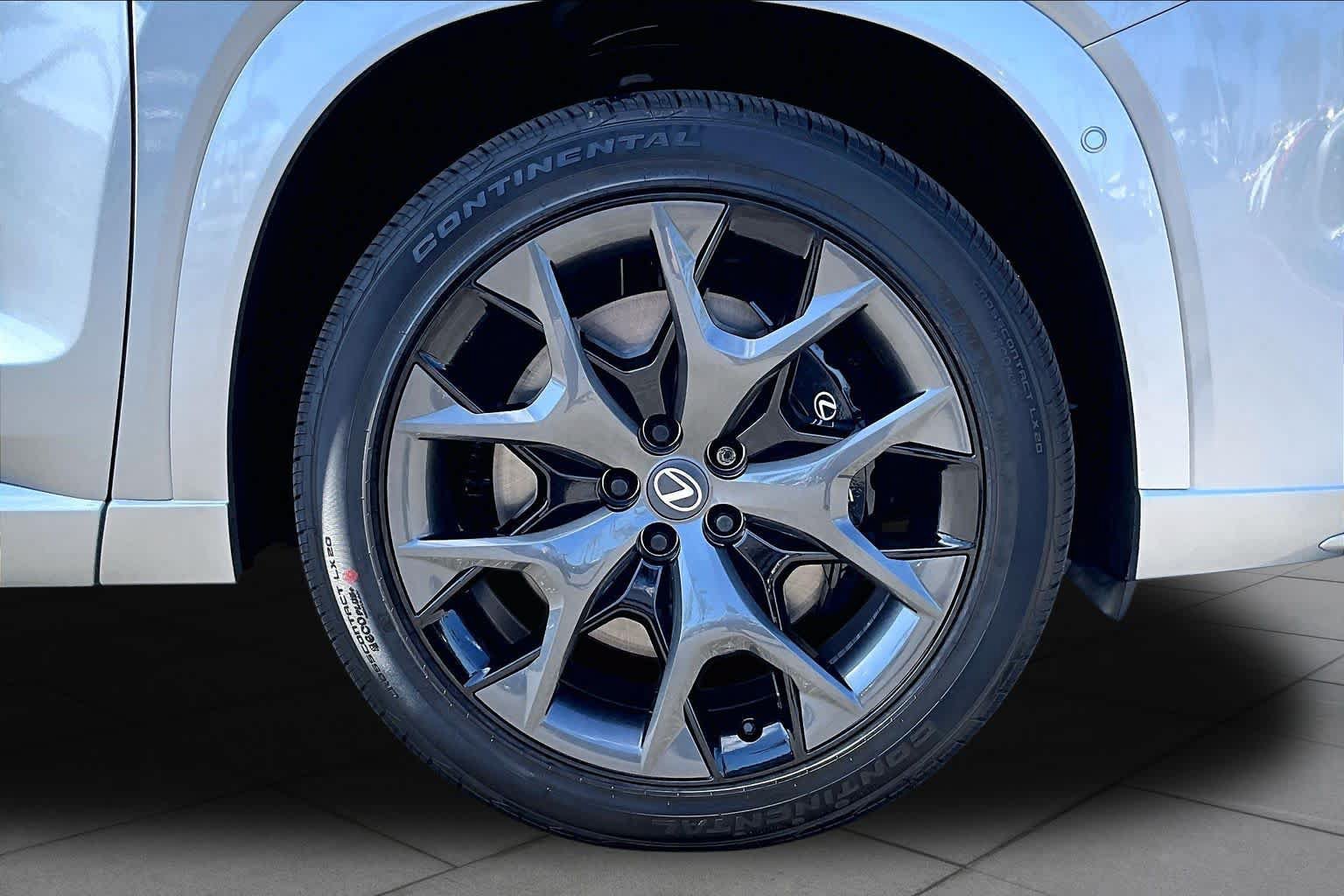 New 2026 Lexus TX 500h AWD image 9