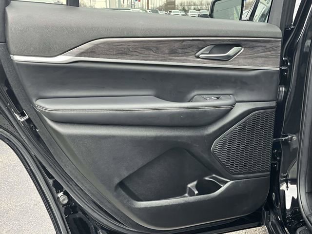 Used 2023 Jeep Grand Cherokee L Limited image 17