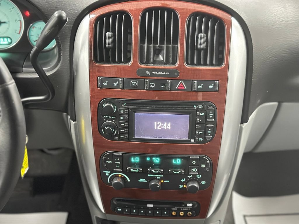 Used 2005 Chrysler Town & Country Limited FWD image 6