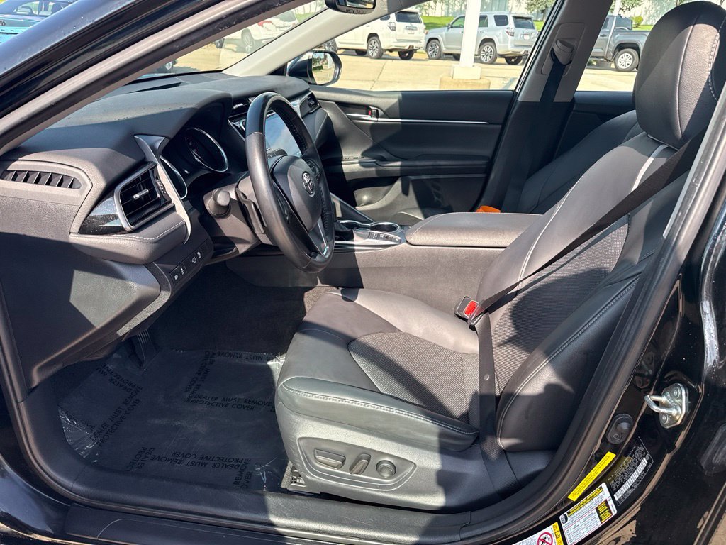 Used 2019 Toyota Camry XSE FWD image 7
