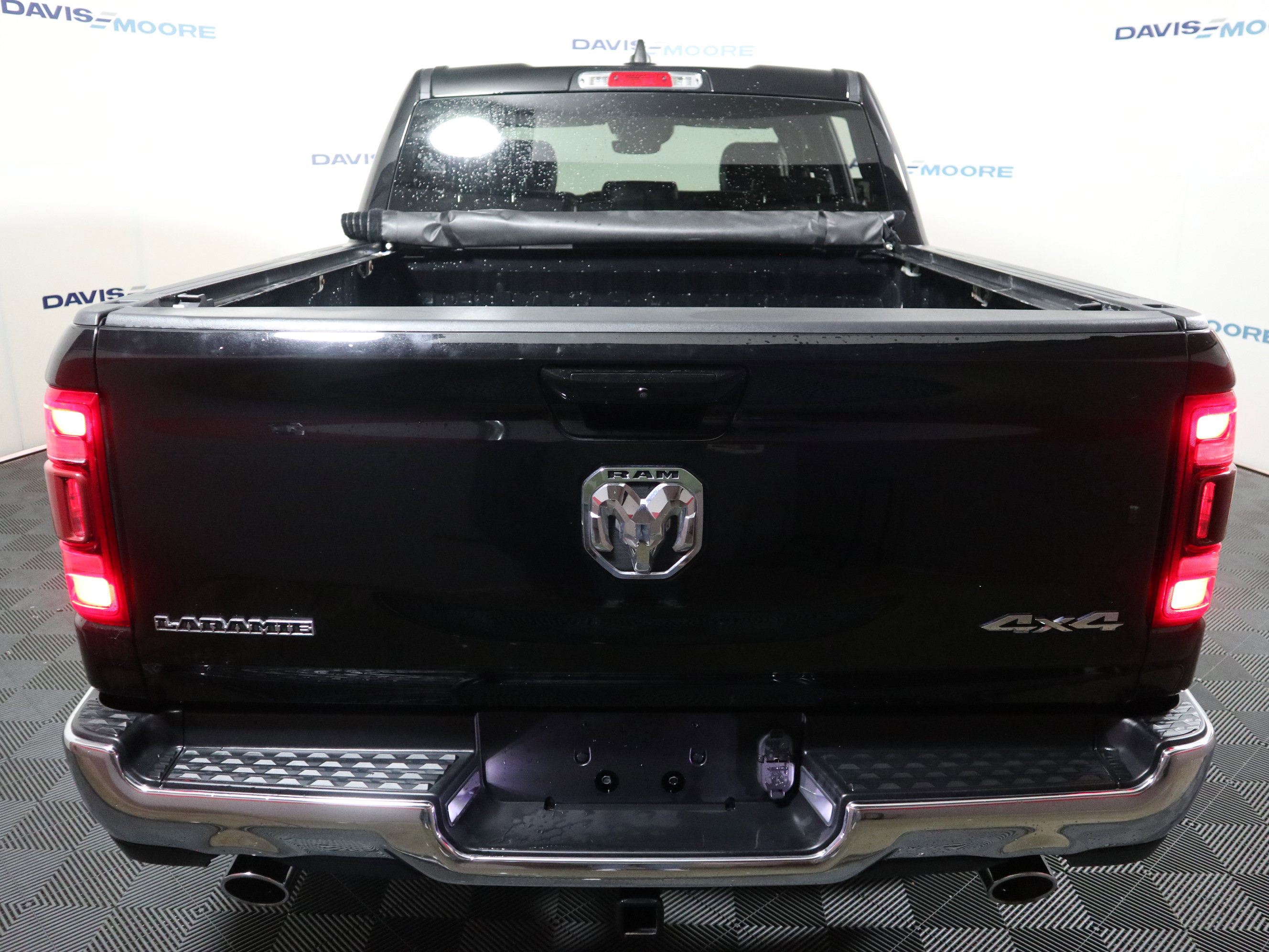 Used 2023 RAM 1500 Laramie AWD/4WD image 7