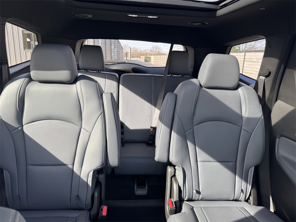 Used 2023 Buick Enclave Essence w/ Experience Buick Package image 22
