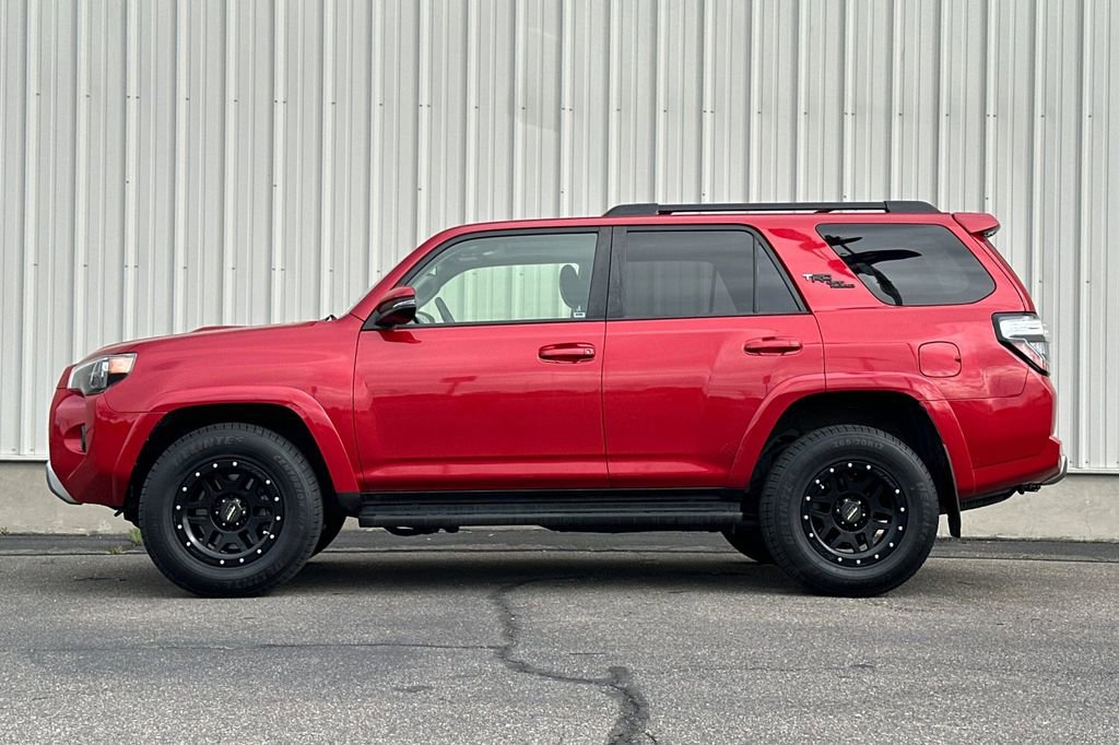 Used 2021 Toyota 4Runner TRD Off-Road Premium w/ Moonroof Package AWD/4WD image 7