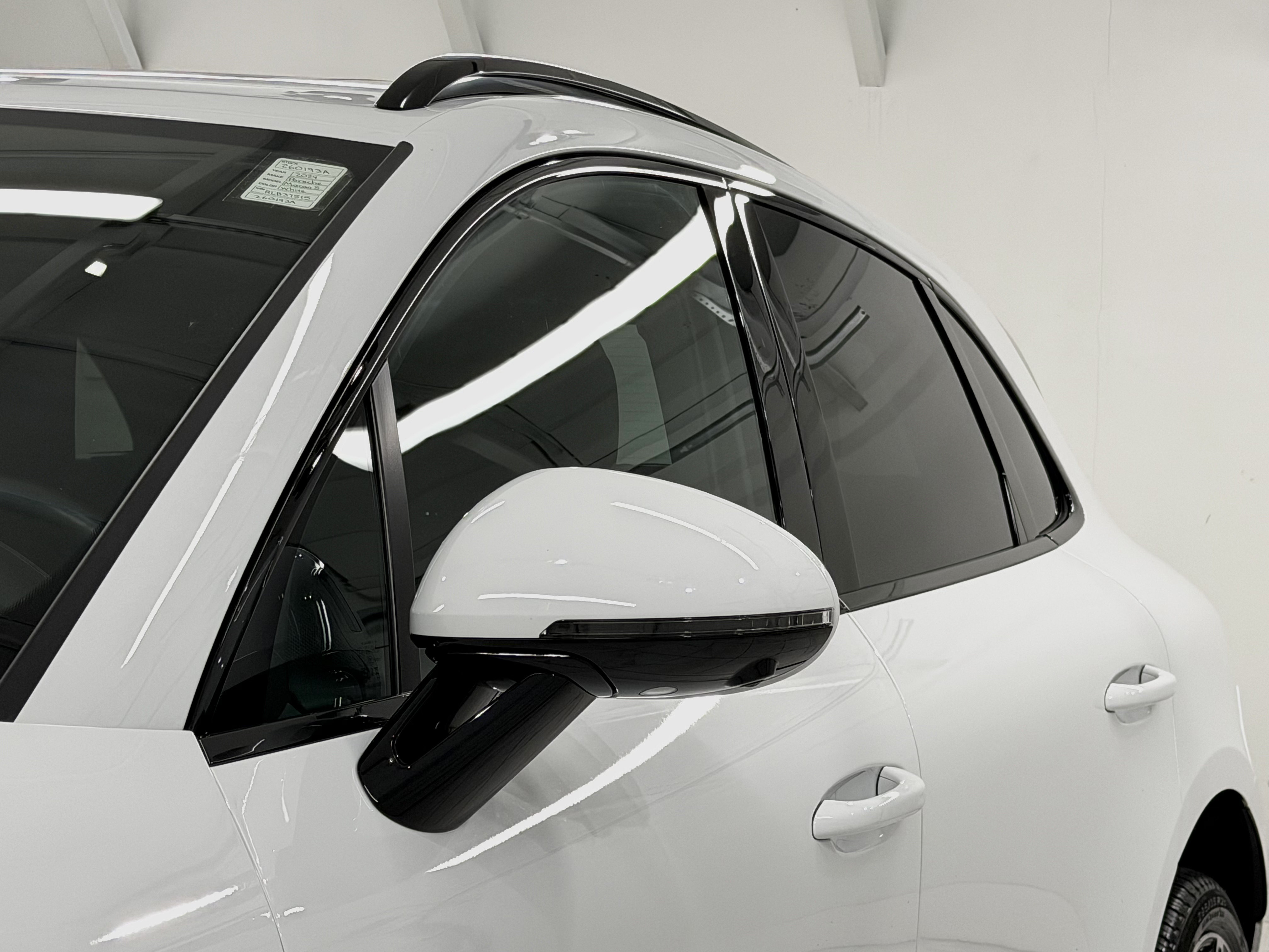 Certified 2024 Porsche Macan S AWD/4WD image 19