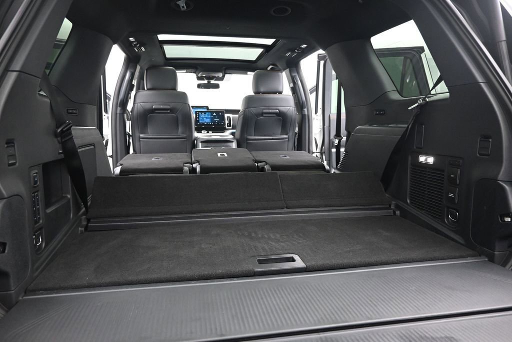 Used 2025 Ford Expedition Tremor AWD/4WD image 27