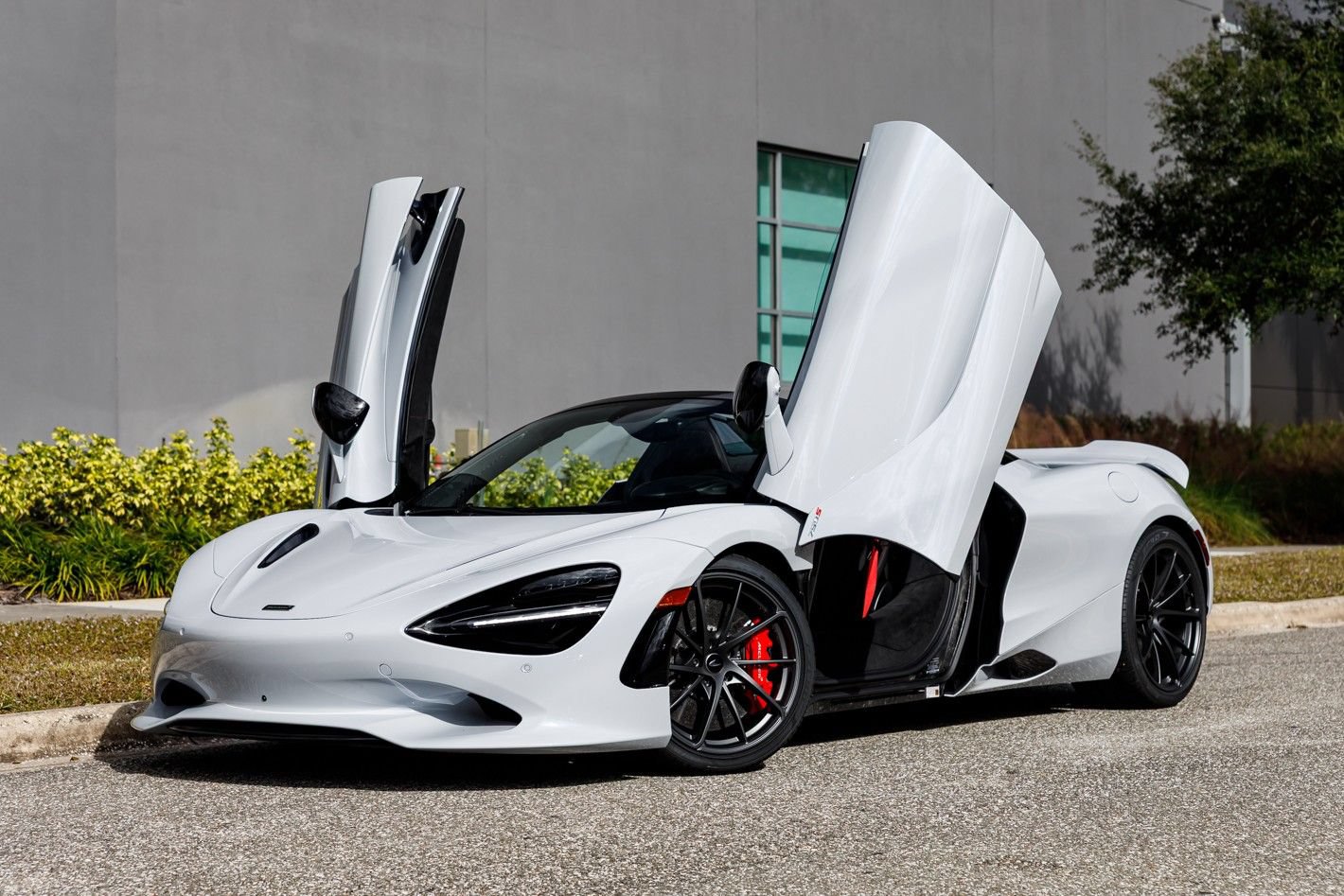 Used 2026 McLaren 750S Spider RWD image 10