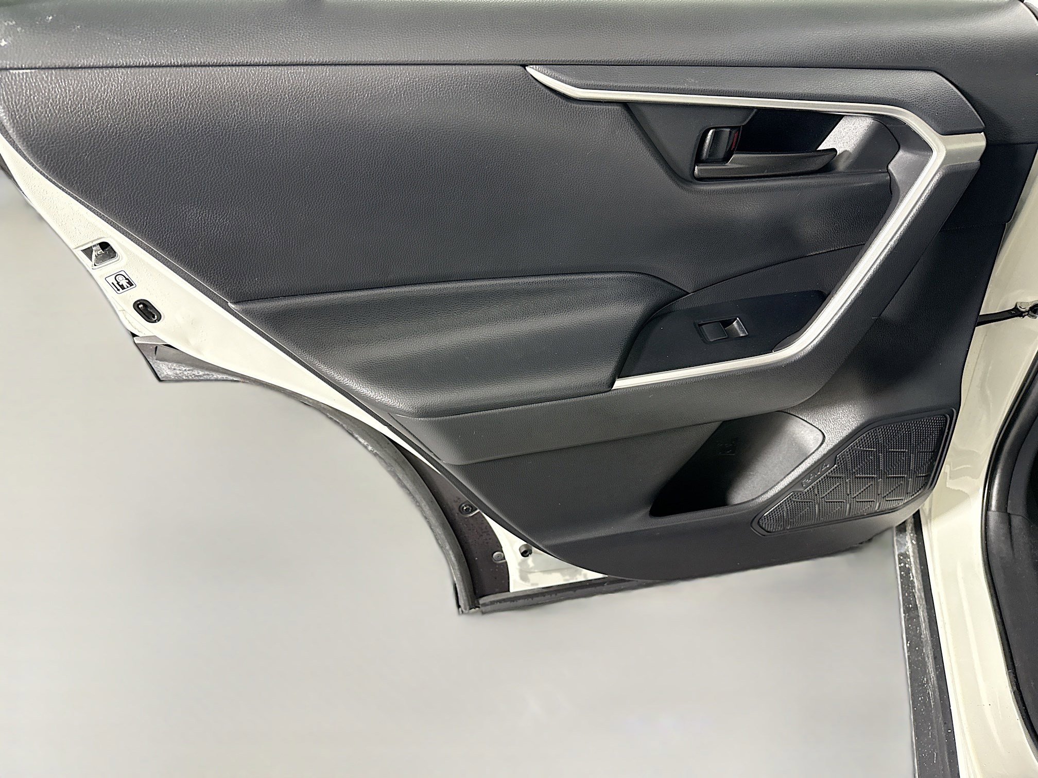 Used 2020 Toyota RAV4 LE image 25