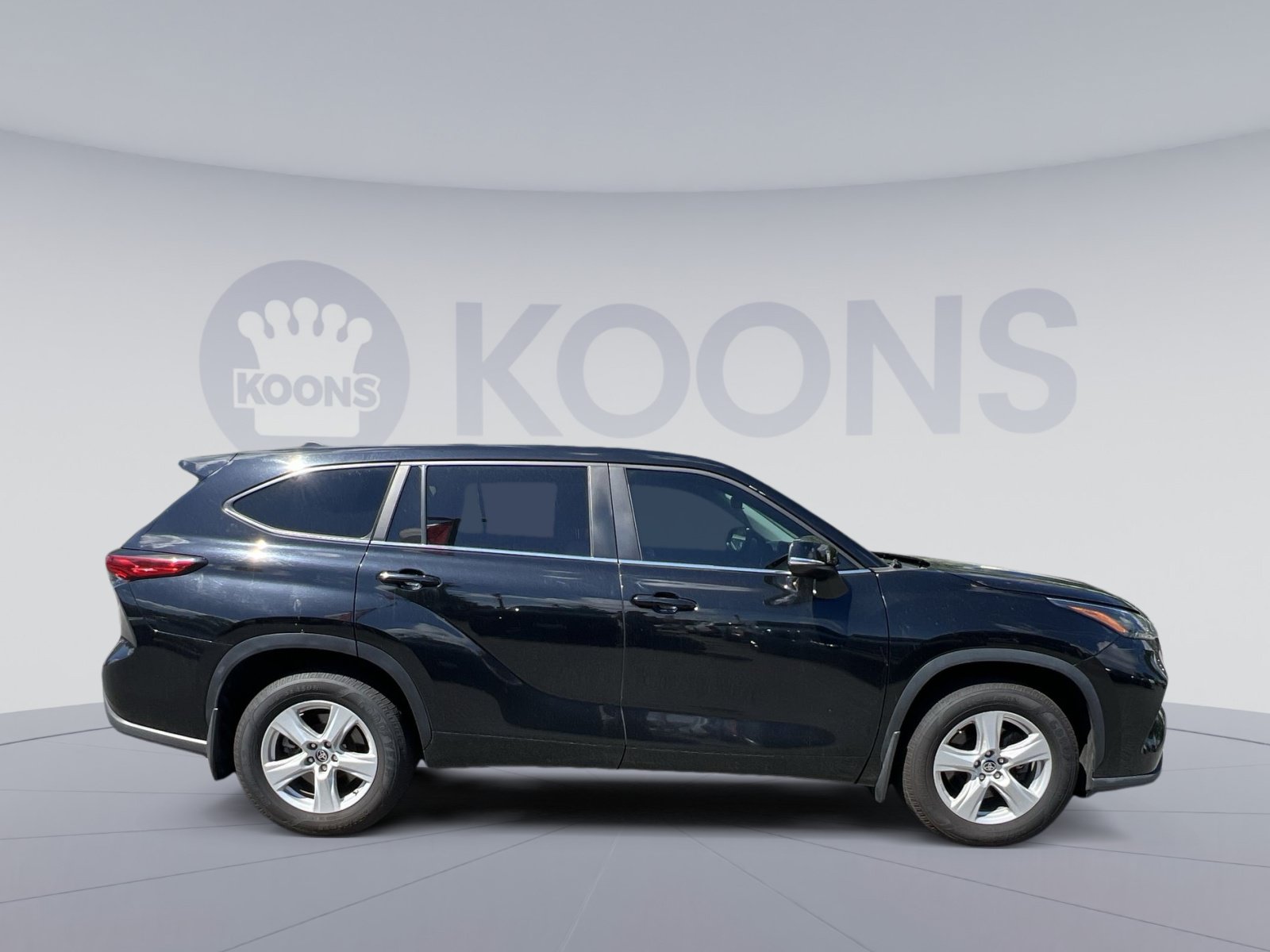 Used 2023 Toyota Highlander LE AWD/4WD image 12