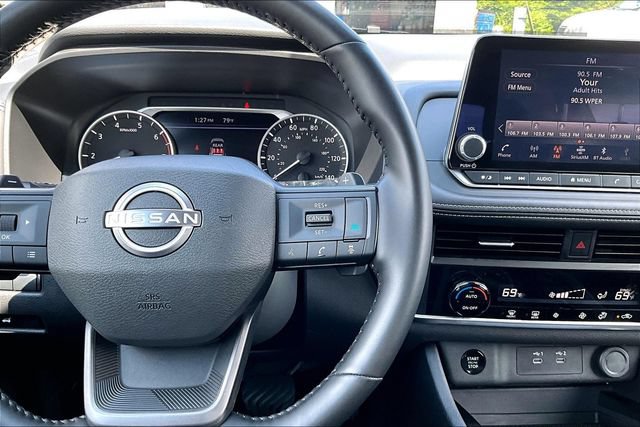 Used 2025 Nissan Rogue SV AWD/4WD image 12