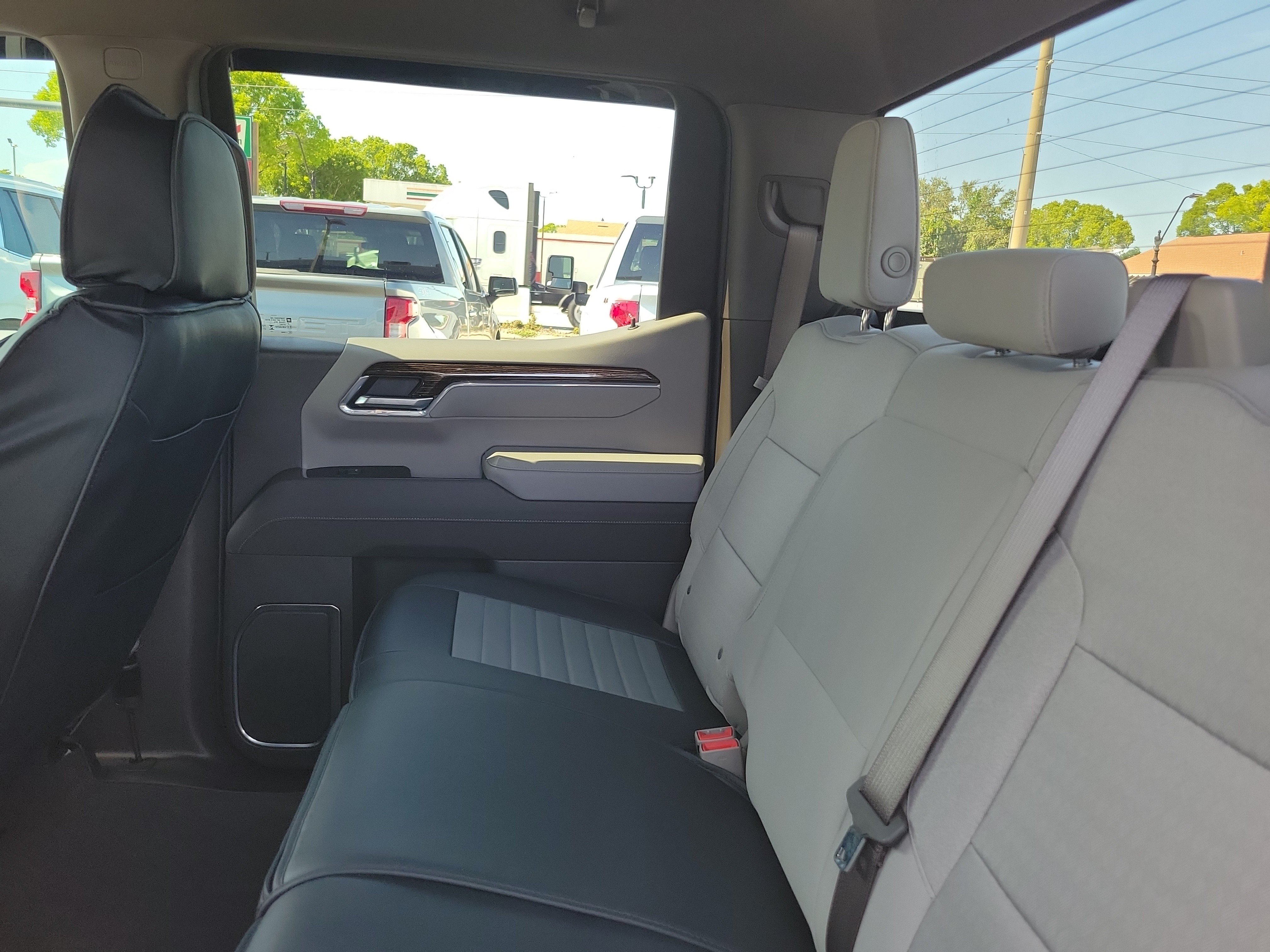 Used 2026 GMC Sierra 1500 SLE AWD/4WD image 11