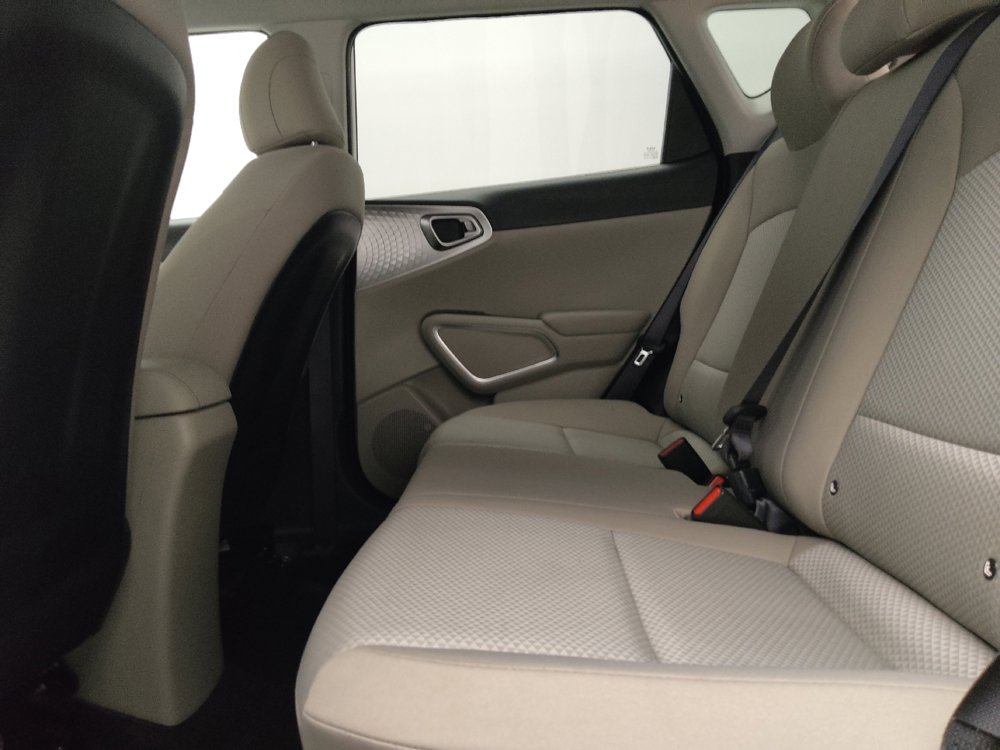 Used 2025 Kia Soul LX image 18