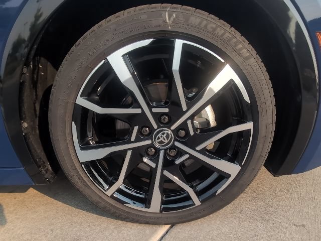Used 2025 Toyota Prius Plug-In Hybrid FWD image 33