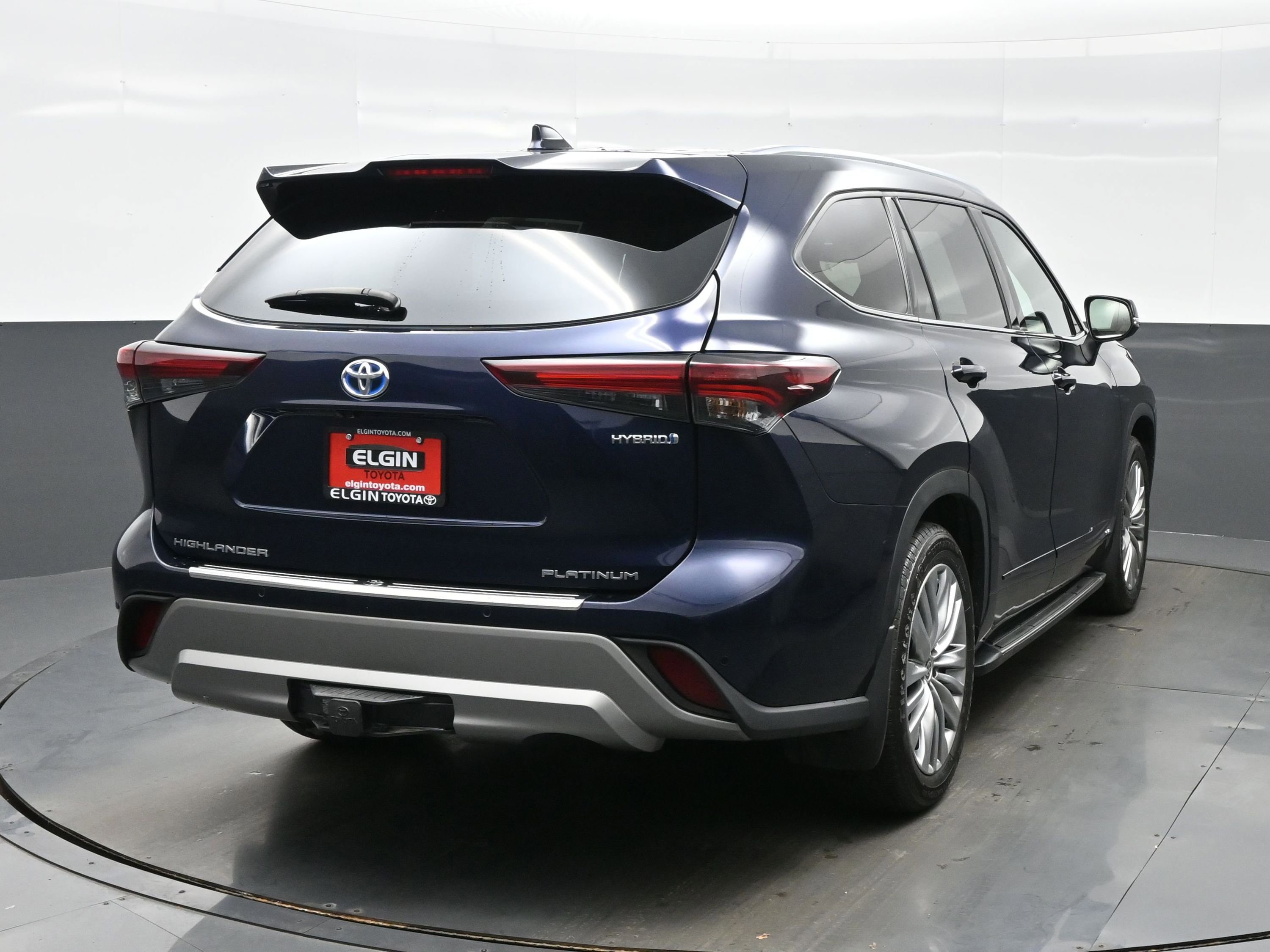 Used 2024 Toyota Highlander Platinum AWD/4WD image 5