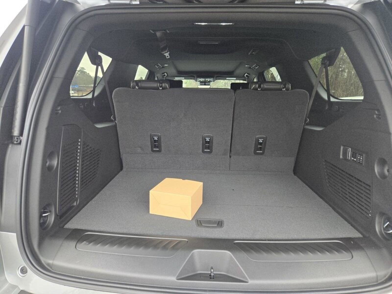 New 2026 GMC Yukon XL Elevation w/ Elevation Premium Package image 7