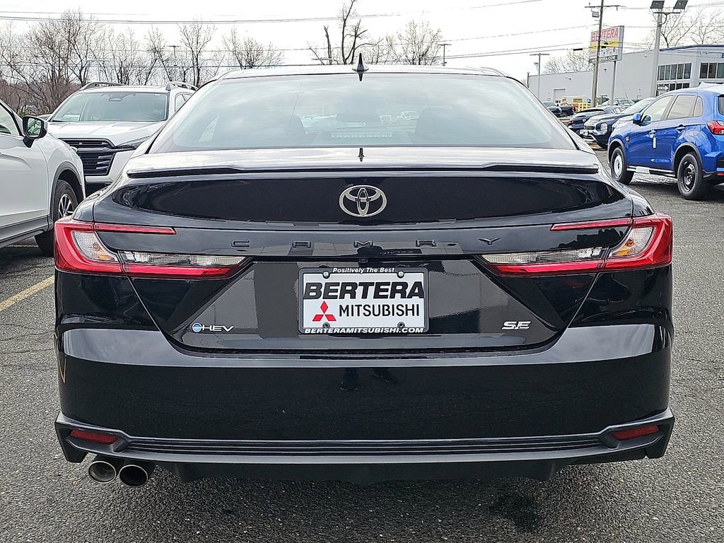 Used 2025 Toyota Camry SE FWD image 5