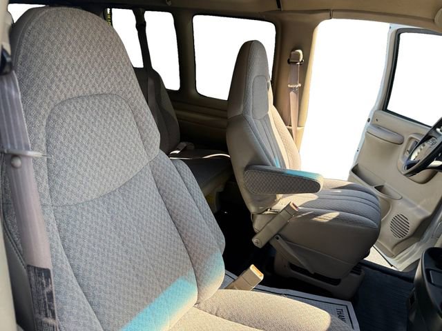 Used 2001 Chevrolet Express 2500 Passenger w/ Convenience Pkg RWD image 15