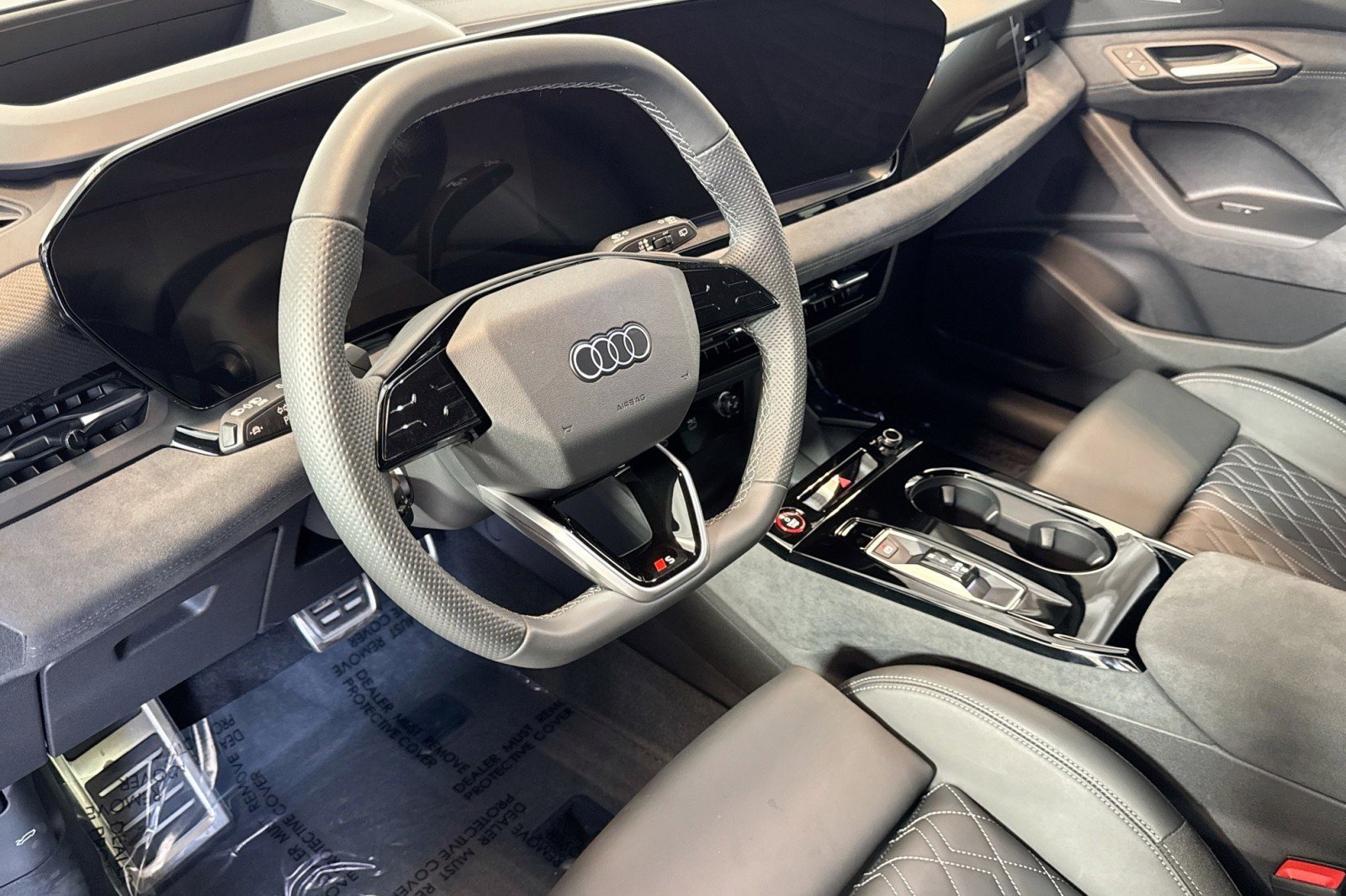 Used 2025 Audi SQ6 e-tron Prestige AWD/4WD image 9