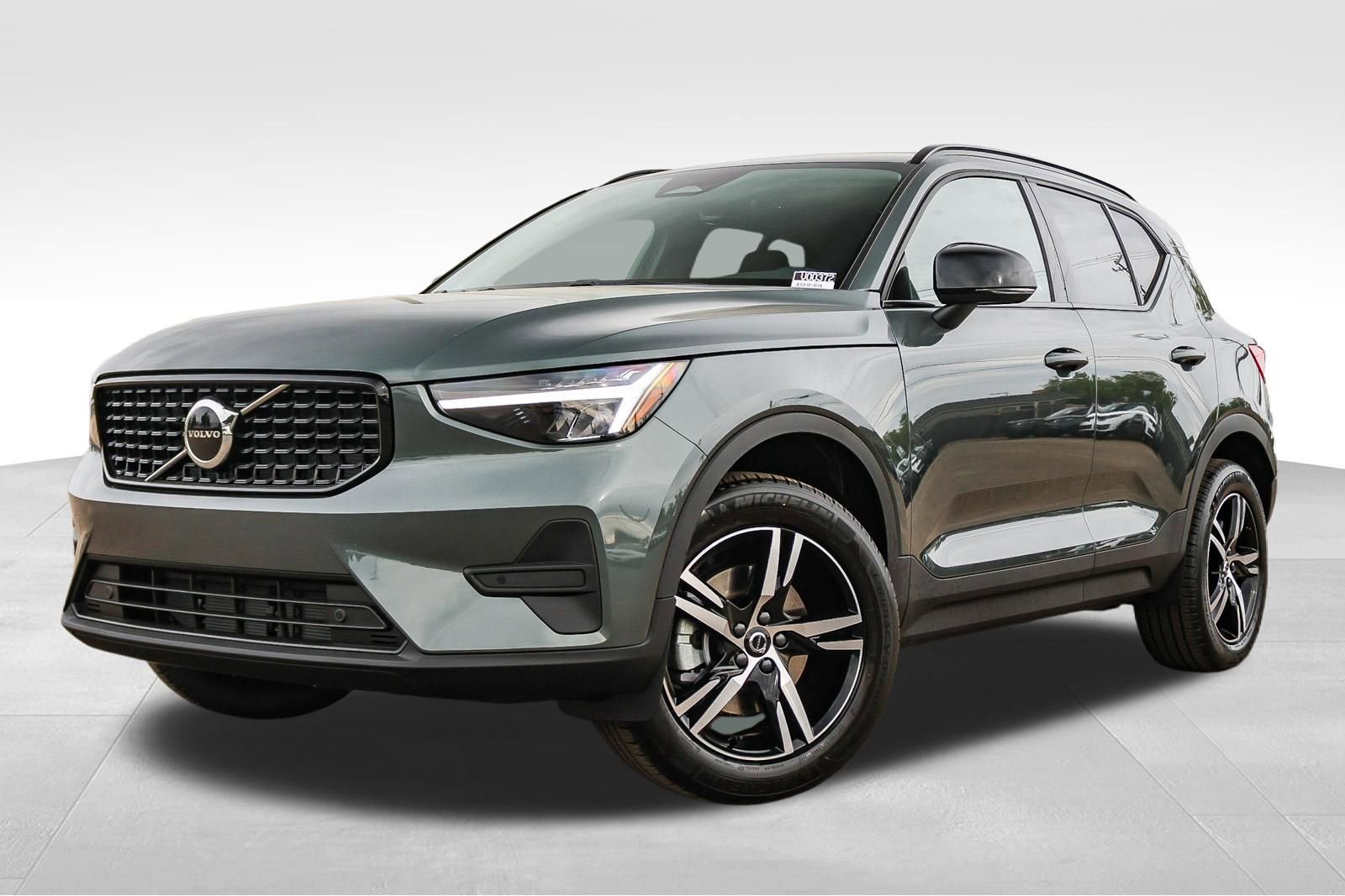 New 2026 Volvo XC40 B5 Core w/ Climate Package image 1