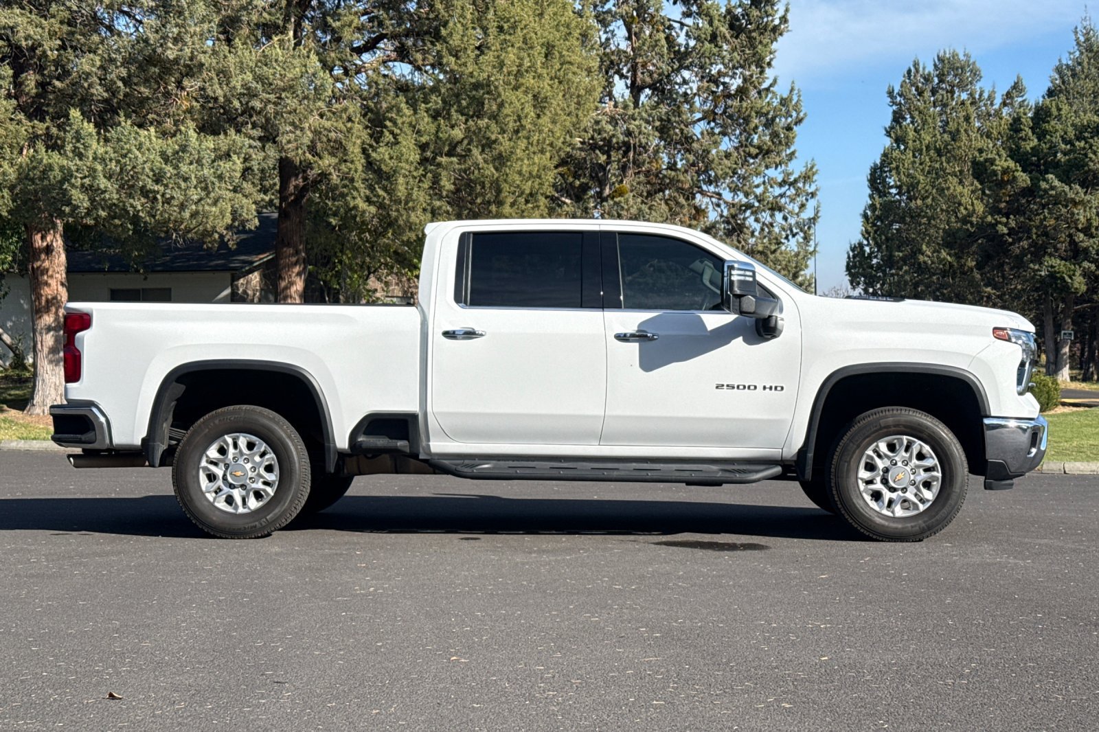 Used 2024 Chevrolet Silverado 2500 LTZ AWD/4WD image 3