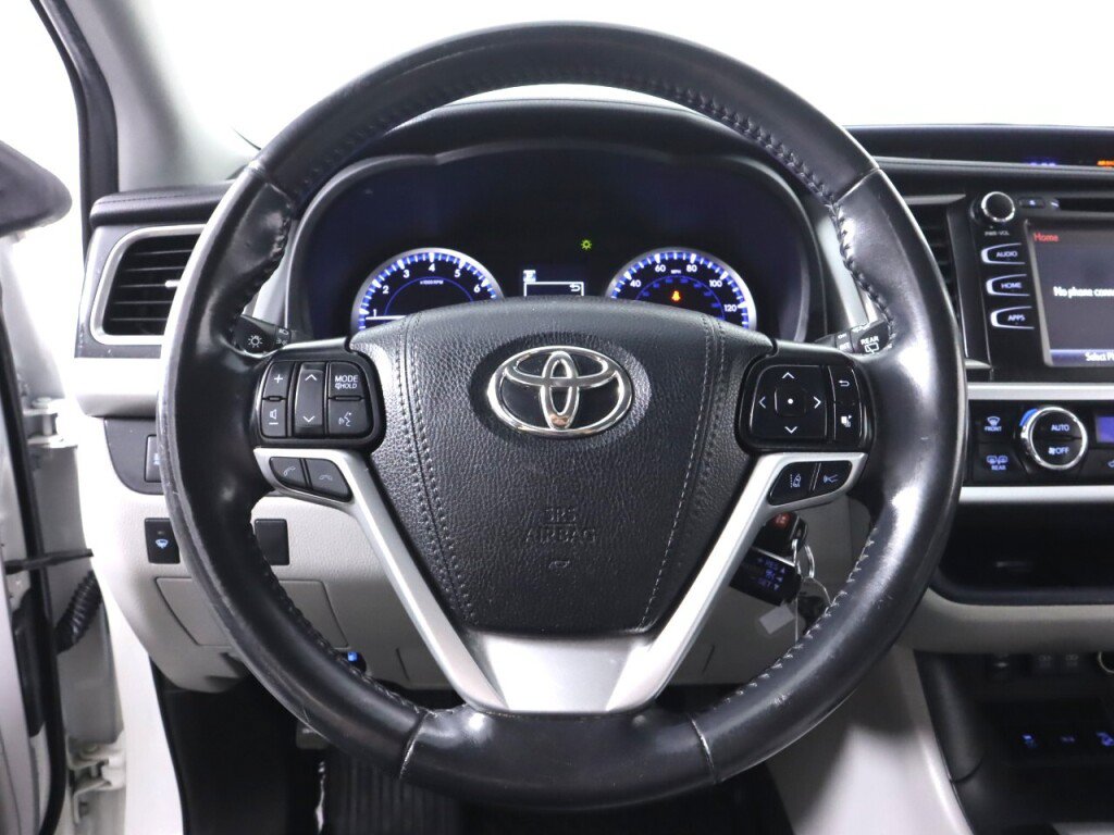 Used 2019 Toyota Highlander Plus AWD/4WD image 11