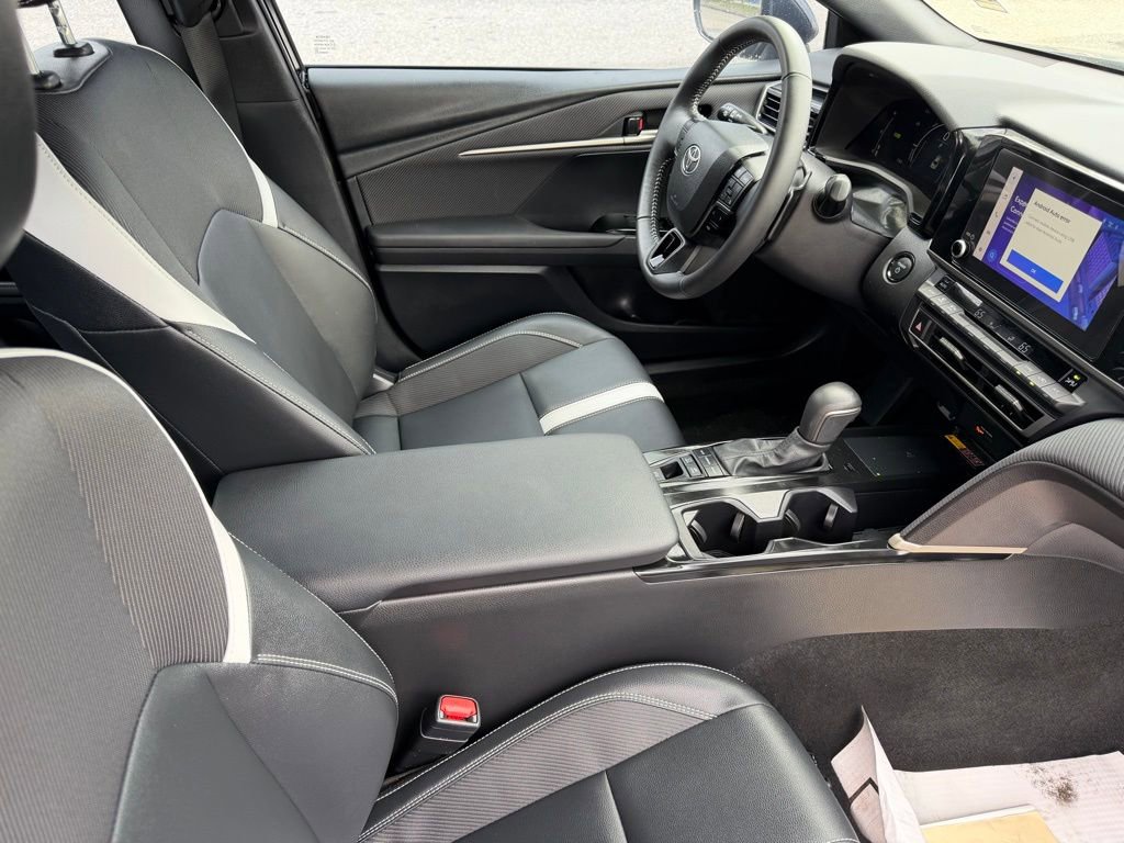 Used 2025 Toyota Camry SE FWD image 16