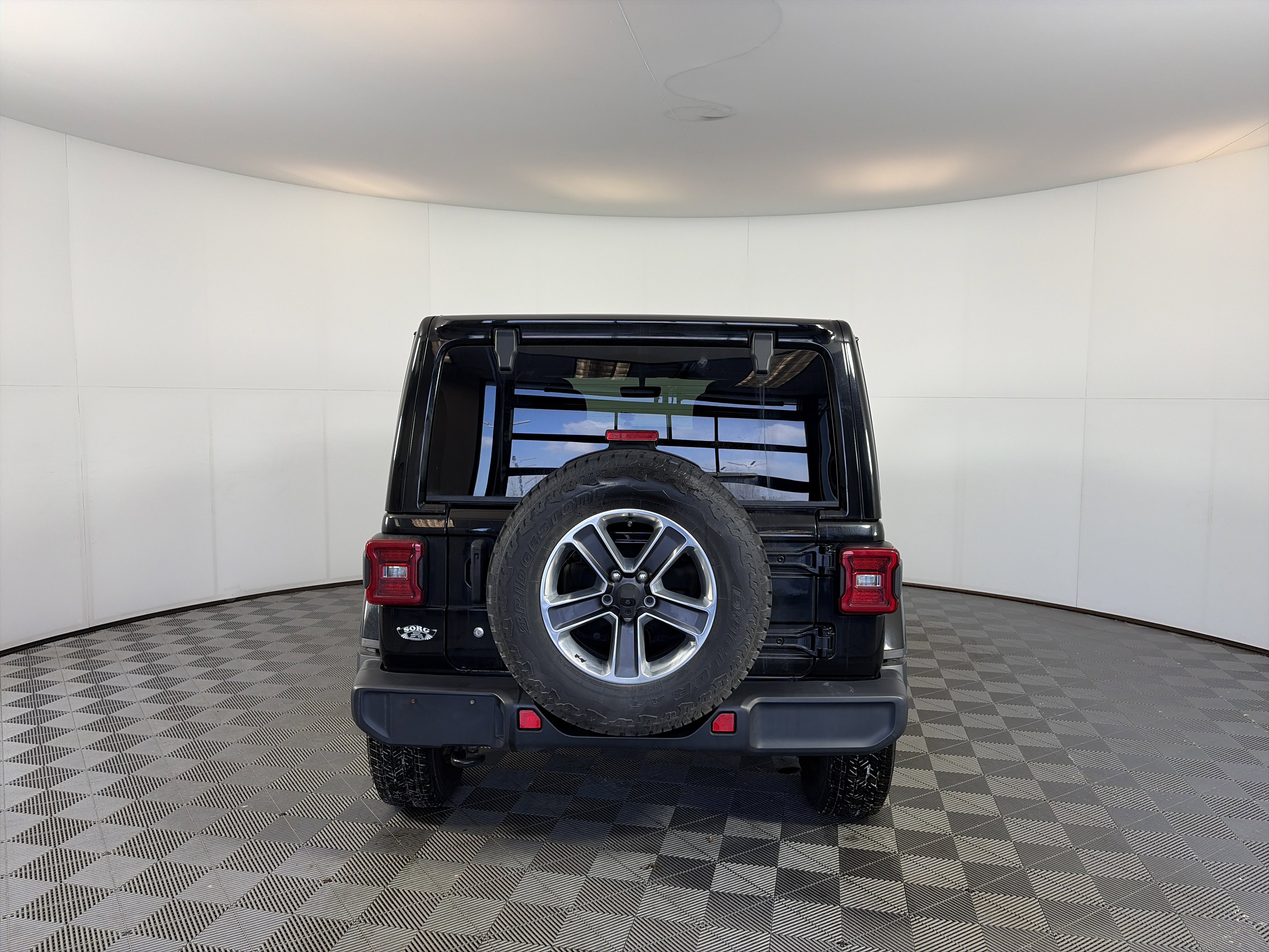 Used 2019 Jeep Wrangler Unlimited Sahara image 9