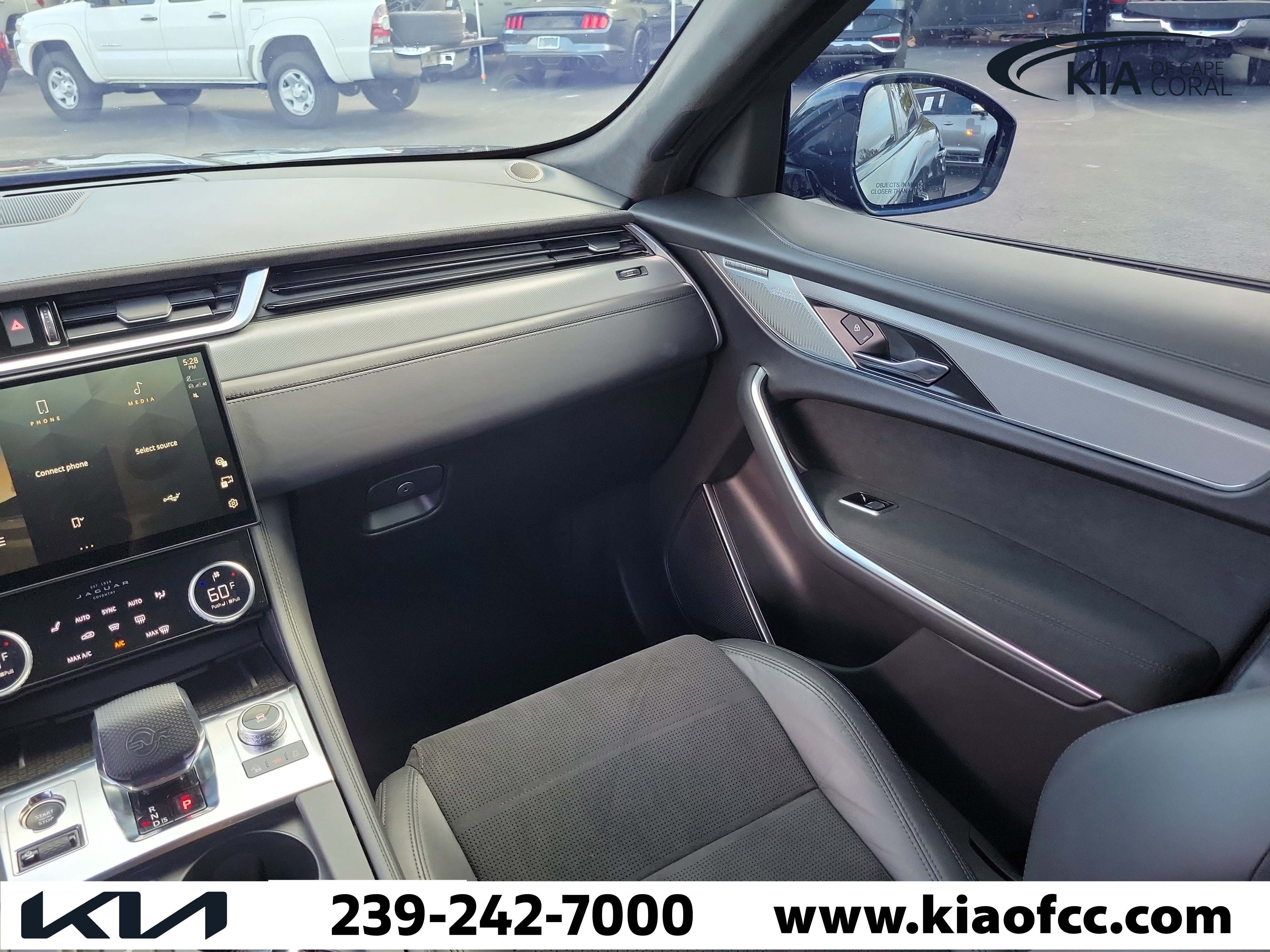 Used 2024 Jaguar F-PACE SVR image 18