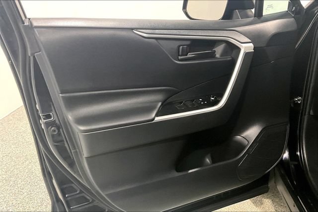 Used 2019 Toyota RAV4 LE AWD/4WD image 24