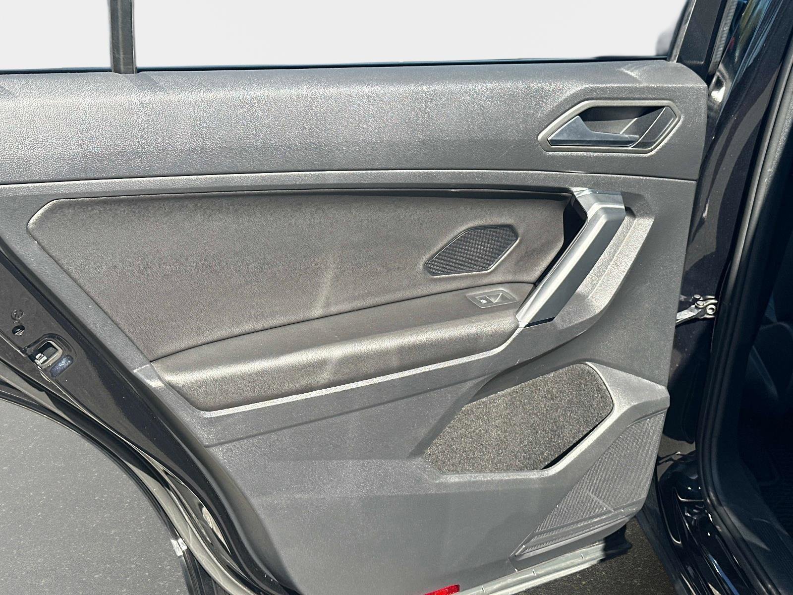 Used 2020 Volkswagen Tiguan SE image 13