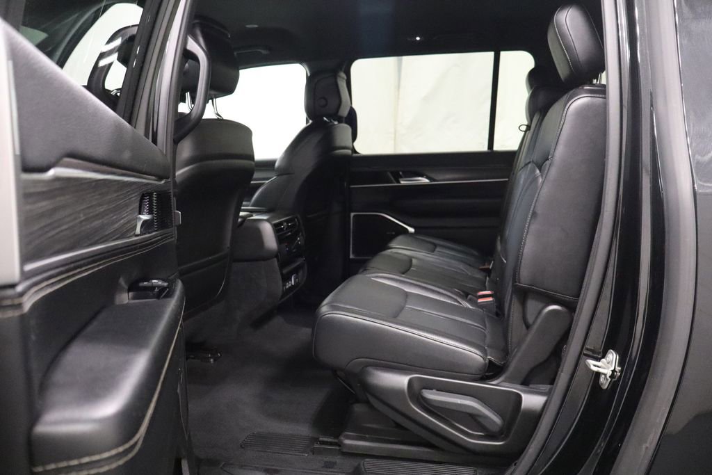 Certified 2024 Jeep Wagoneer L Series II w/ Flexible Seating Group AWD/4WD image 14