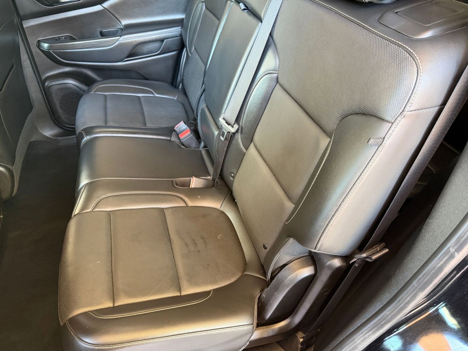 Used 2023 GMC Acadia SLT FWD image 40